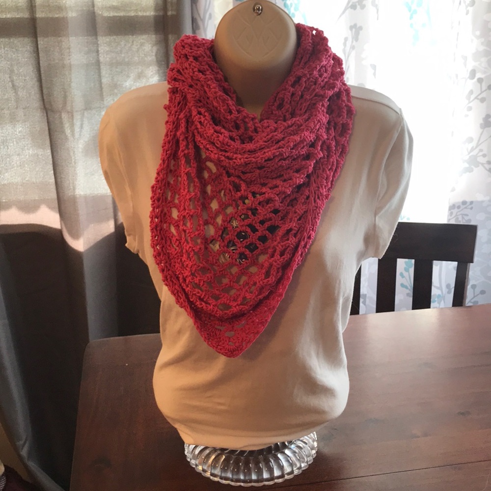 Triangle scarf - Picture 3 of 3